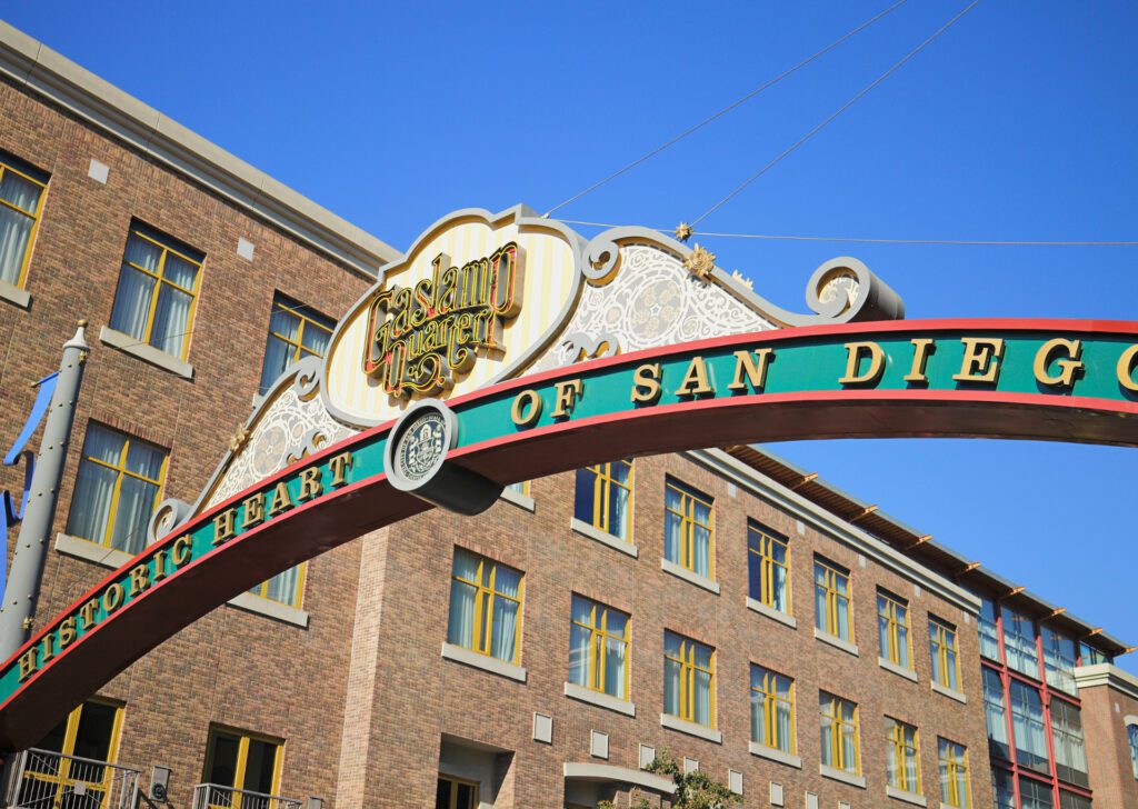 an archway over a street that says Gaslamp Quarter